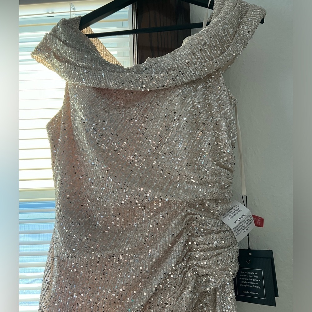 Mac Duggal Gold One Shoulder ruched Sequined Dress Style 26550 Size 8 - Picture 9 of 9